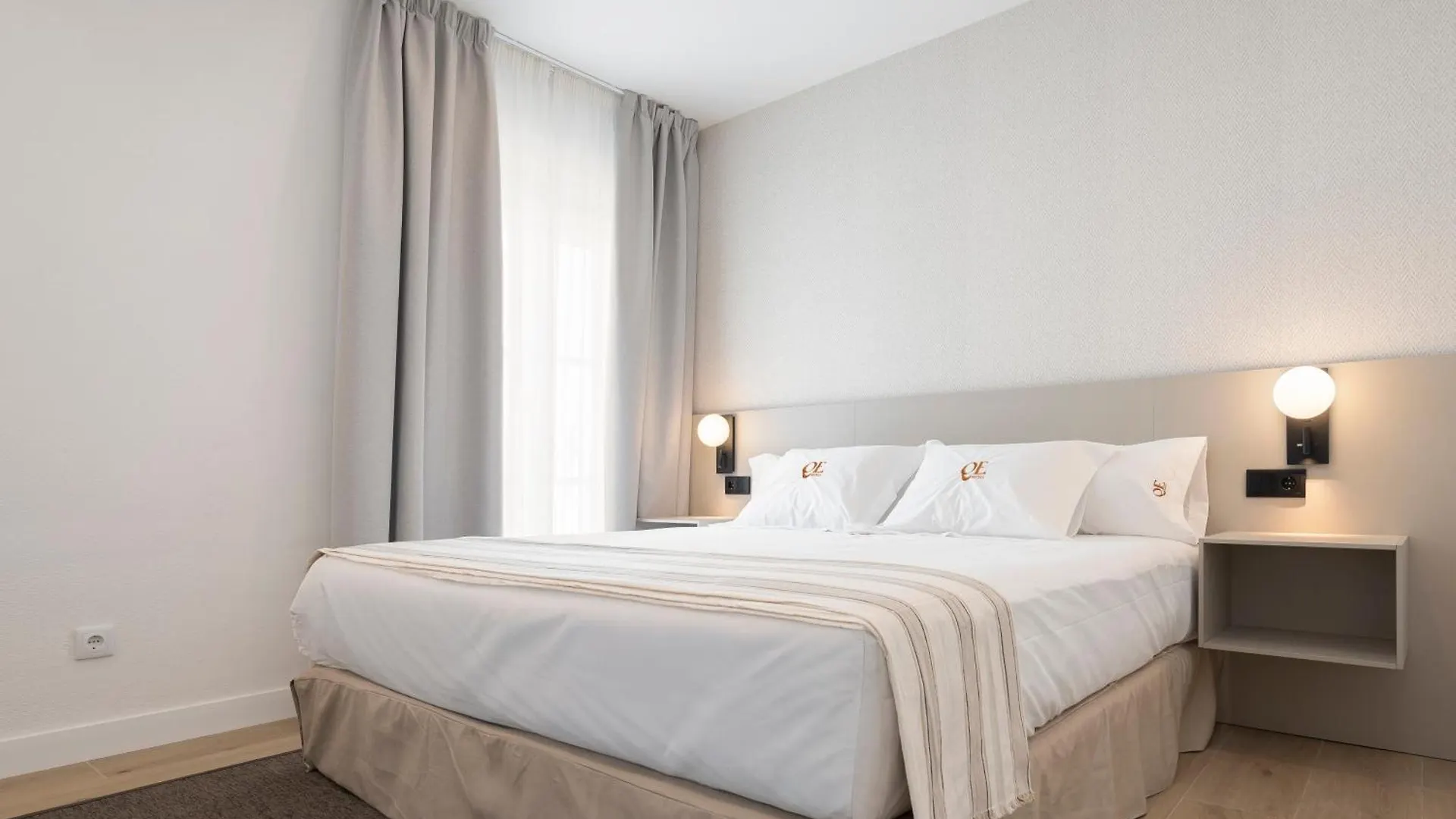 La Caleta Qe Hotels 加的斯 3*,